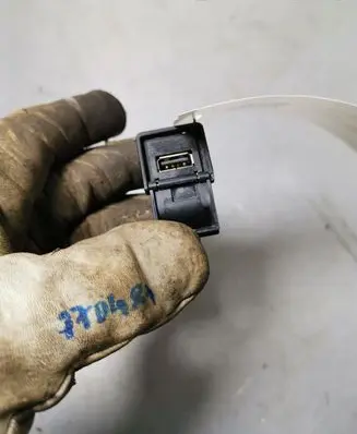 Nissan 370Z USB socket connector 284H31FA0B