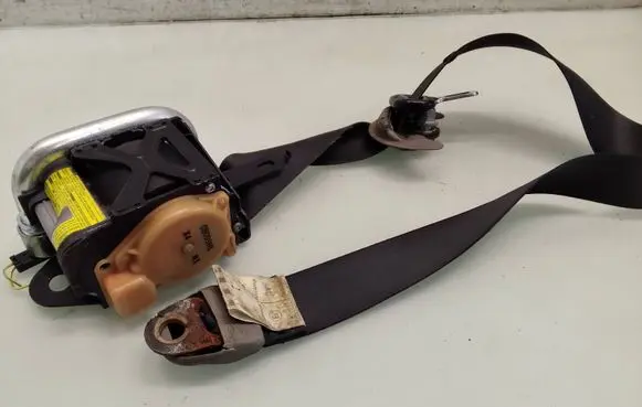 Mitsubishi Grandis Front seatbelt C9095HL