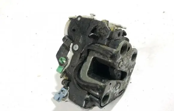 Nissan Sunny Rear door lock