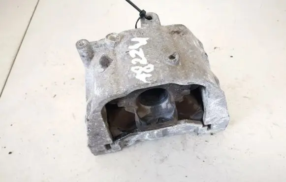Volkswagen Golf V Engine mount bracket 1k0199262