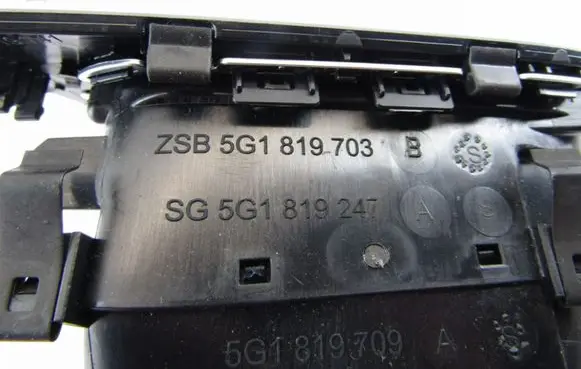 Volkswagen Golf VI Dash center air vent grill 5G1819703C