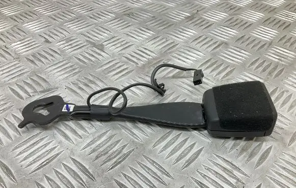 Front seatbelt buckle