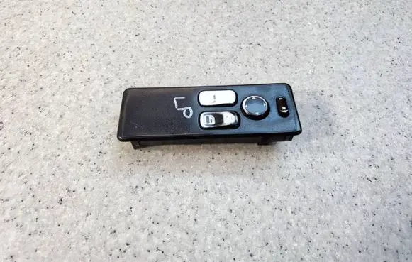 Mercedes-Benz Vito Viano W638 Electric window control switch A0045459207