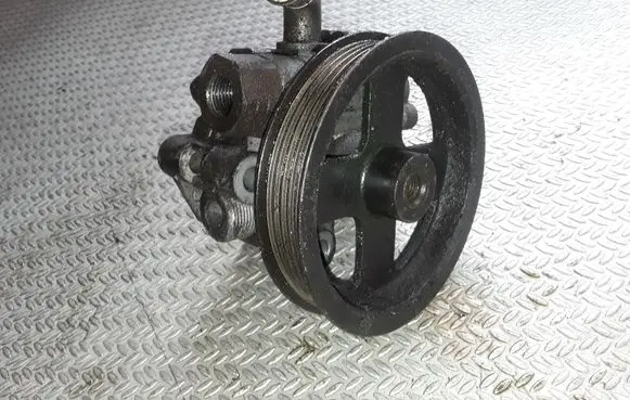Toyota Corolla E110 Power steering pump