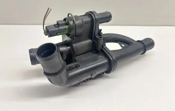 Volvo V50 Thermostat/thermostat housing 9670253780 042651