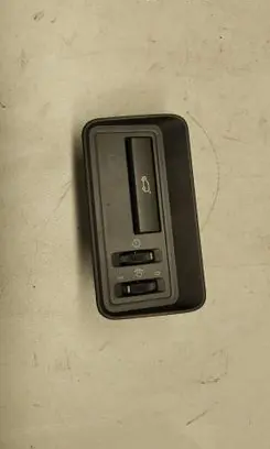 Tailgate opening switch