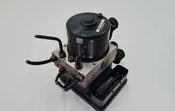 Volkswagen Golf V ABS Pump 1K0907379Q 1K0614517M