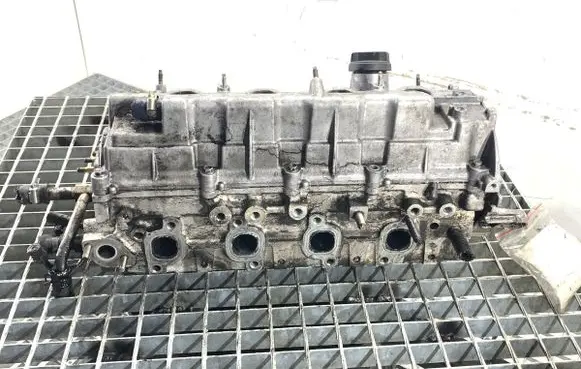 Toyota Avensis T250 Engine head 1CDFTV