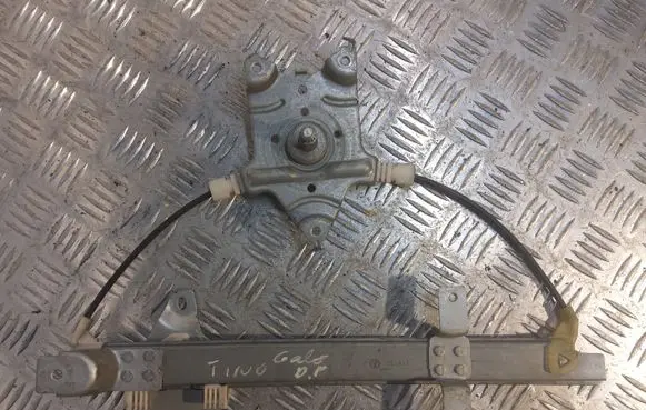 Rear door manual window regulator