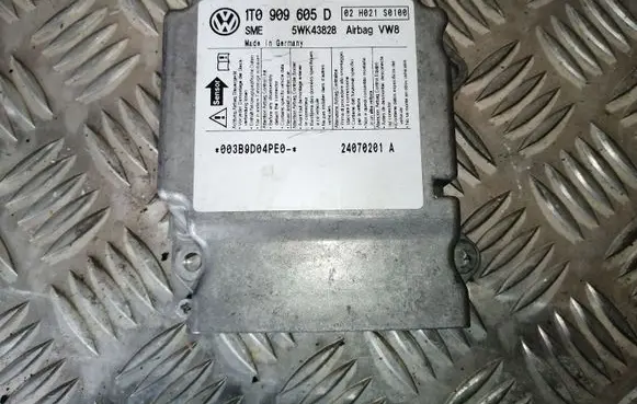 Volkswagen Touran I Airbag control unit/module 1T0909605D