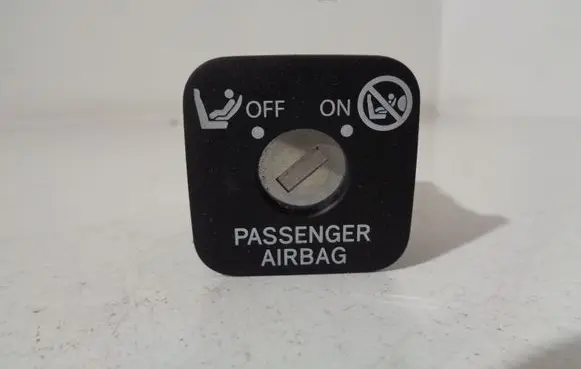 Toyota Avensis T270 Passenger airbag on/off switch 2040V0D