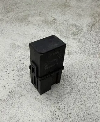 Volvo S80 Other relay V23074 PA66GF25