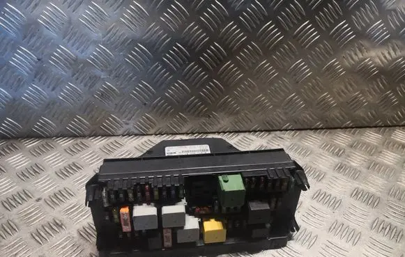 Mercedes-Benz C W204 Fuse box set 2129004711 A2129004711