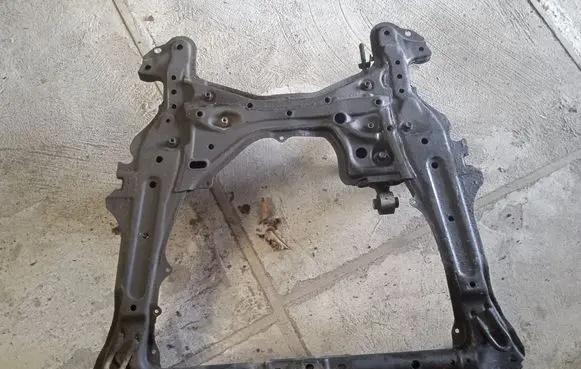 Volkswagen Touran II Front subframe