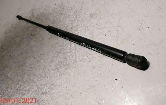 Volkswagen PASSAT B5 Tailgate/trunk strut/damper 1J6827550