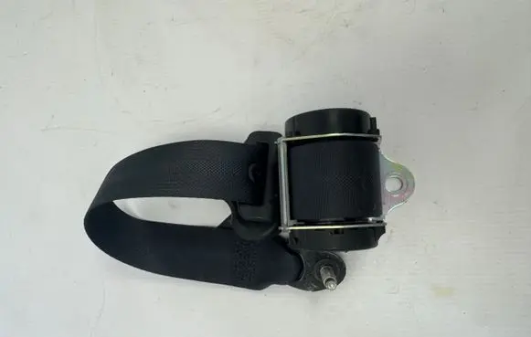 Rear seatbelt