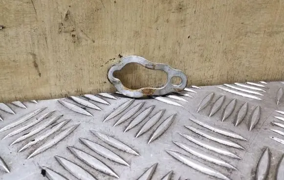 Volvo S60 Fuel Injector clamp holder