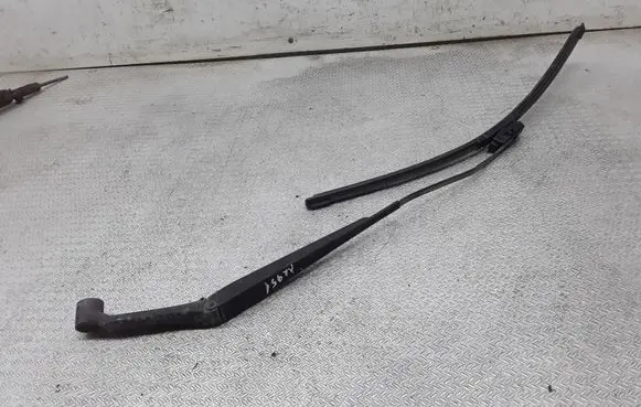 Mitsubishi Colt Windshield/front glass wiper blade 