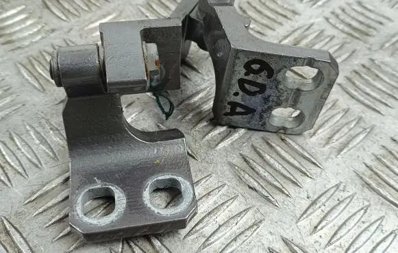 Maserati Quattroporte Front door hinge set 
