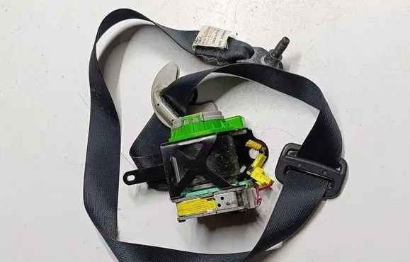 Toyota Verso Front seatbelt 73210-0F050 220609 AKATAPET
