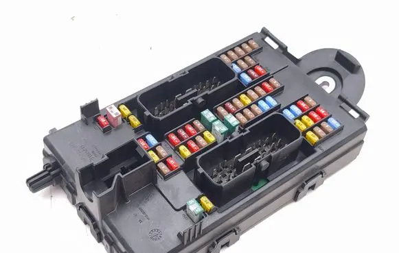 Volvo S90, V90 Fuse module 31682732 0090882 K067R