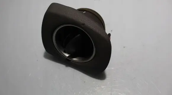 Toyota Yaris Dashboard side air vent grill/cover trim