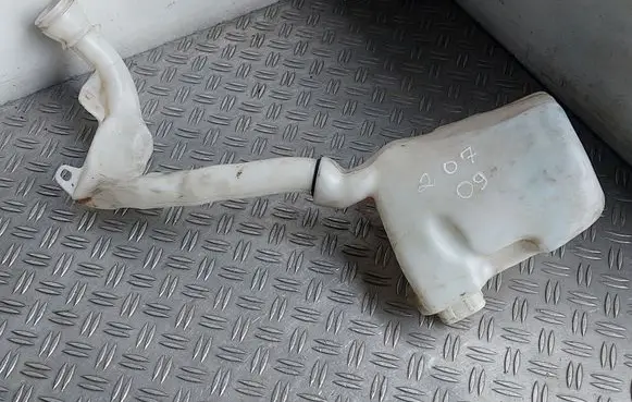Peugeot 207 Windshield washer fluid reservoir/tank 9648337580