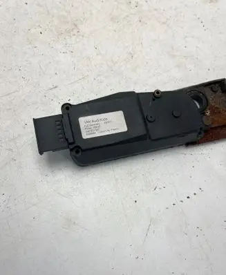 Volkswagen PASSAT B7 Tailgate/trunk/boot lift motor 3AF827887