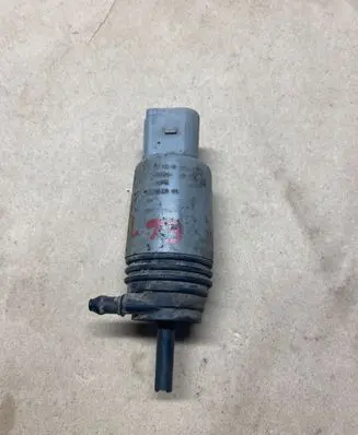 BMW 5 E60 E61 Windscreen/windshield washer pump 6934159 23557610