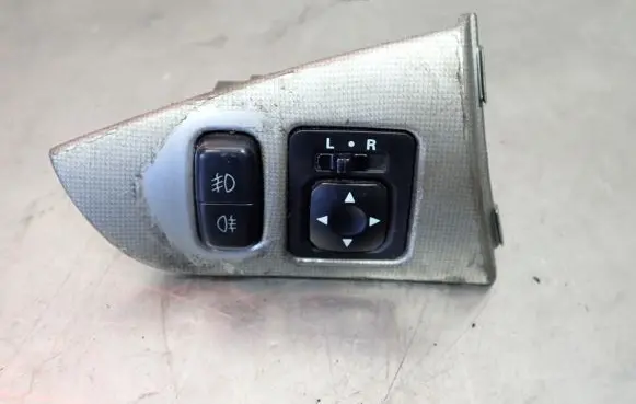 Mitsubishi Lancer Wing mirror switch MR506517