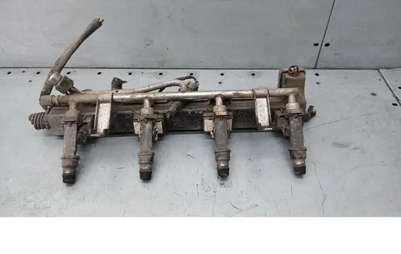 Opel Vectra C Fuel injector supply line/pipe 09133177B