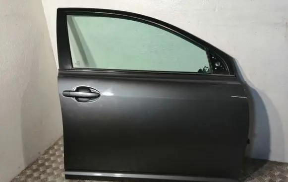 Toyota Avensis T250 Front door 6700105050 6810105030
