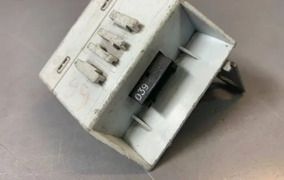 BMW 5 E39 Yaw turn rate sensor 8386932 55892110