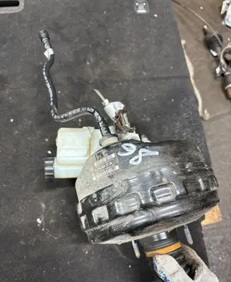 Mercedes-Benz E W212 Brake booster A2044301130