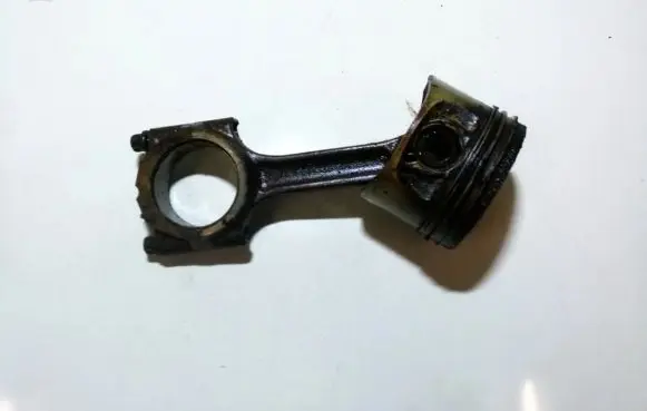 Volvo S40, V40 Piston with connecting rod