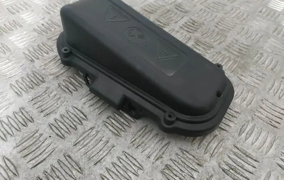 BMW 5 F10 F11 Fuse box cover 7555189 12907555189