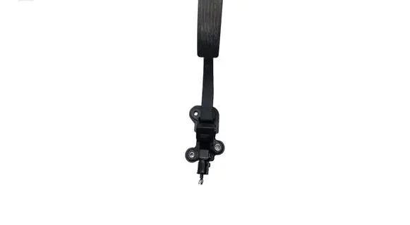 Accelerator throttle pedal