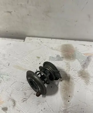 BMW 5 E39 Thermostat 1437526