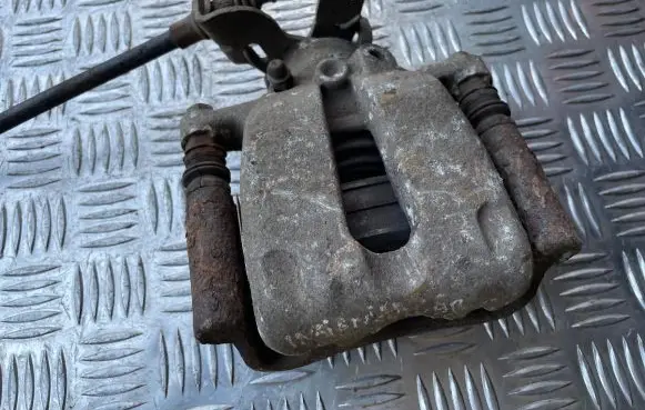 Opel Insignia A Rear brake caliper