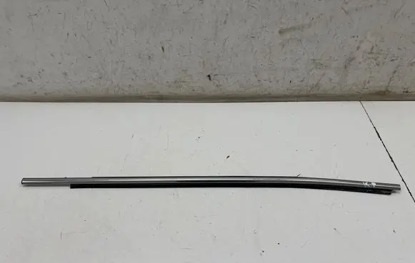 Toyota Hilux VIII Front door glass trim molding