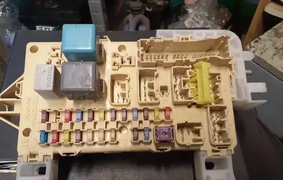Toyota Corolla Verso E121 Fuse box set 8922210f010 5000602445