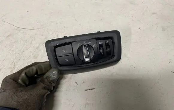 BMW 2 F45 Light switch 9311729