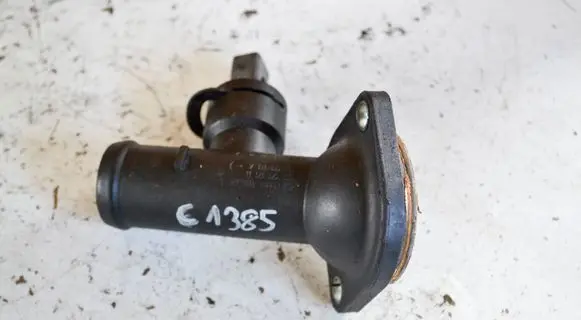Volkswagen PASSAT B6 Engine coolant pipe/hose 03L121121A 03G121121D