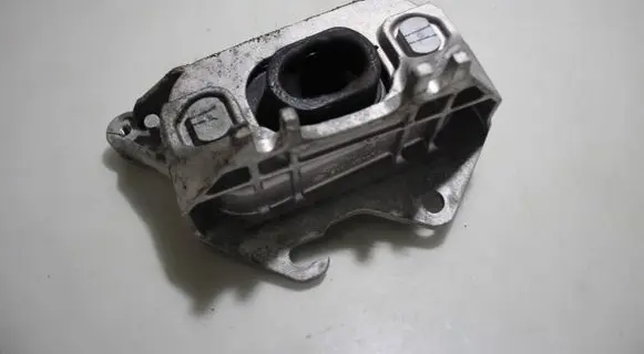Dacia Logan II Gearbox mounting bracket