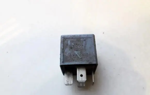 Audi A6 S6 C5 4B Other relay 8D0951253A V23134-B52-X301