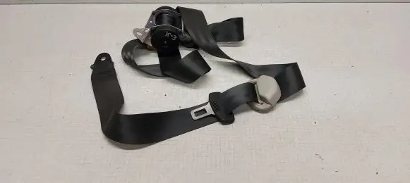 Toyota Verso Third row seat belt 735700F020 6102946 6009173