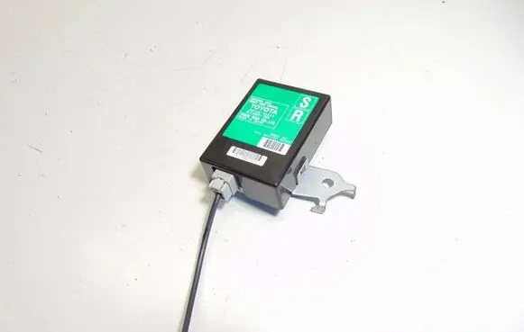 Toyota Avensis T270 Door control unit/module 8974005020