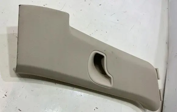 Volkswagen Touareg II (B) pillar trim (bottom)