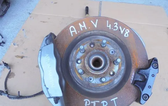Aston Martin Vantage III Rear wheel hub spindle/knuckle 