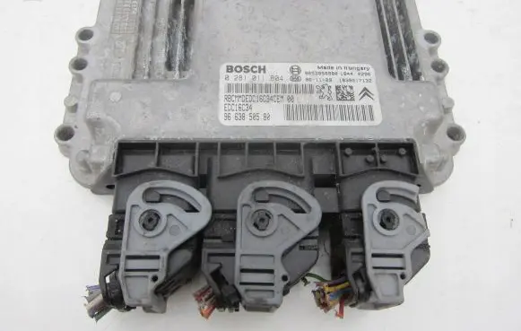 Citroen C3 Engine control unit/module 0281011804